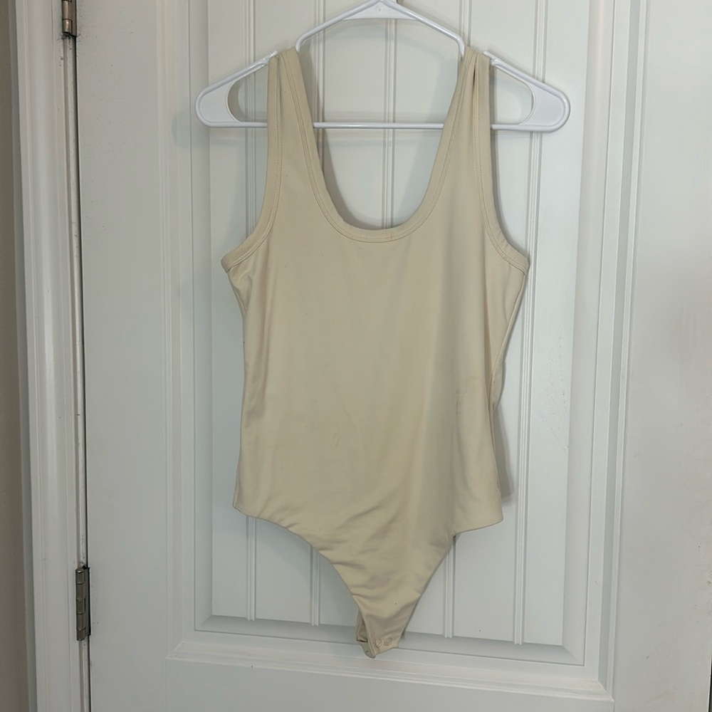 Nuuds Bone Scoop bodysuit size medium